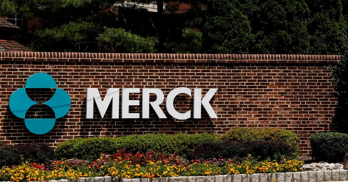 Merck opts to develop, sell cancer vaccine with Moderna reut.rs/3TclCsB