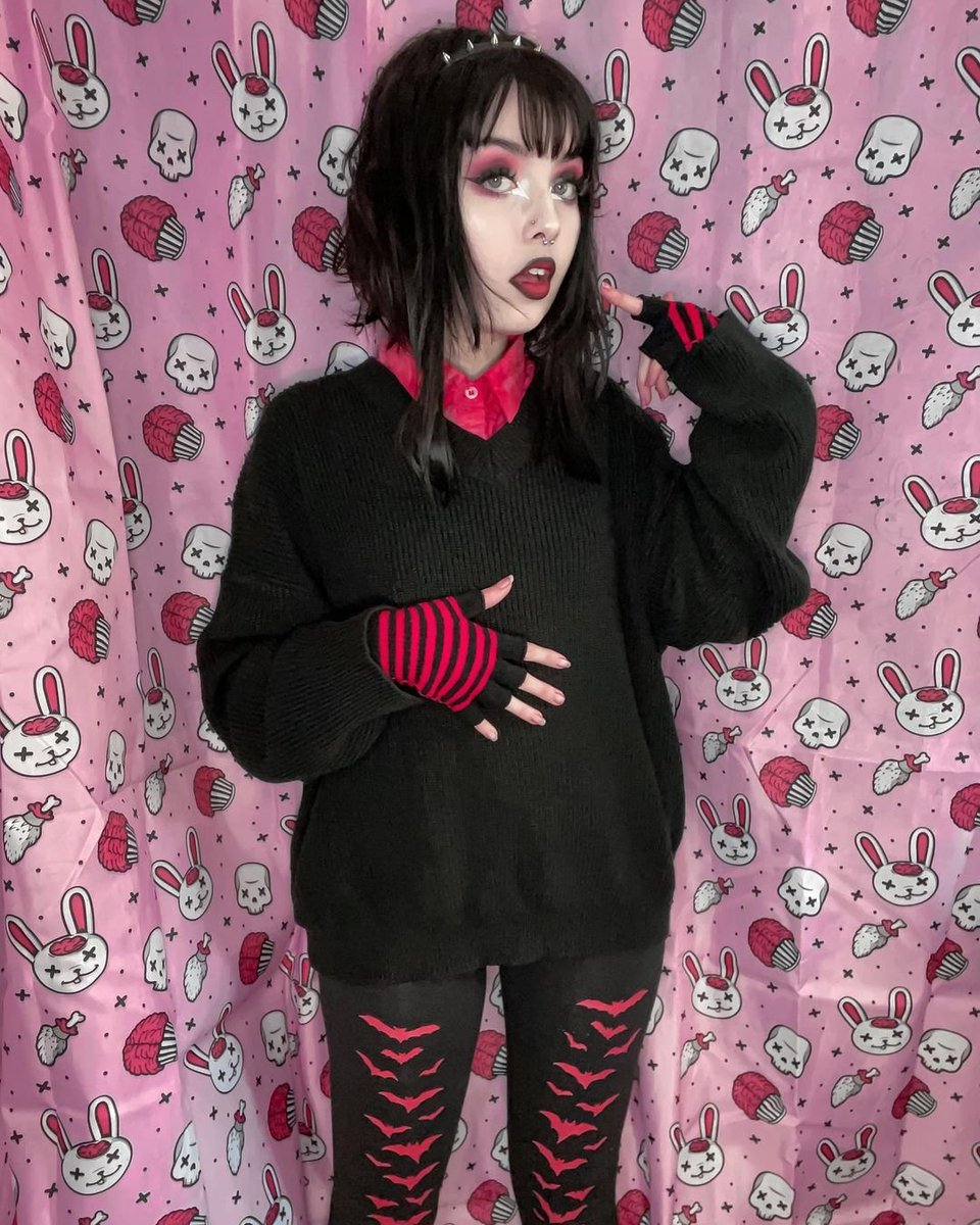 VampireFreaks's tweet photo. The creepy cute @v4mpire.doll rocking our Vampire Bat Leggings & Striped Fingerless Gloves ๐โ๐ฆ
#goth #alt #punk #punkrock #pastelgoth #altfashion #gothstyle #alternativestyle #vampirefreaks #spookyfit #gothfit #egirl #vampire #alternativefit #egirlfit #vampystyle #spookytime https://t.co/NJ3GafTjBH