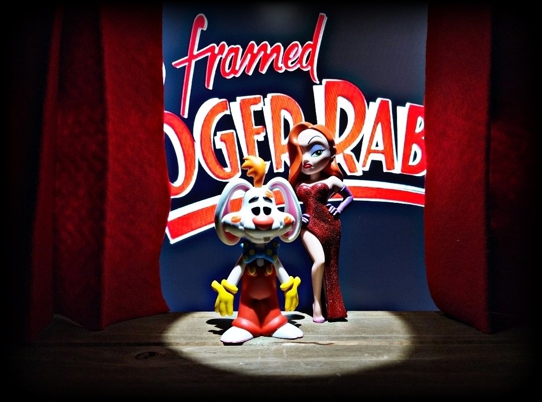 simplyscouser's tweet photo. FunkoPhotoADay...Murder Mystery!
Who killed R.K. Maroon...Who Framed Roger Rabbit?
@OriginalFunko
#FunkoPhotoADayChallenge
#Funko #Funkofreature #myfunkostory #FunkoPhotoADay #whoframedrogerrabbit #rogerrabbit #Jessicarabbit #funkosoda #funkorockcandy
#FunkoPhotoADayChallenge https://t.co/y64cajXRcb