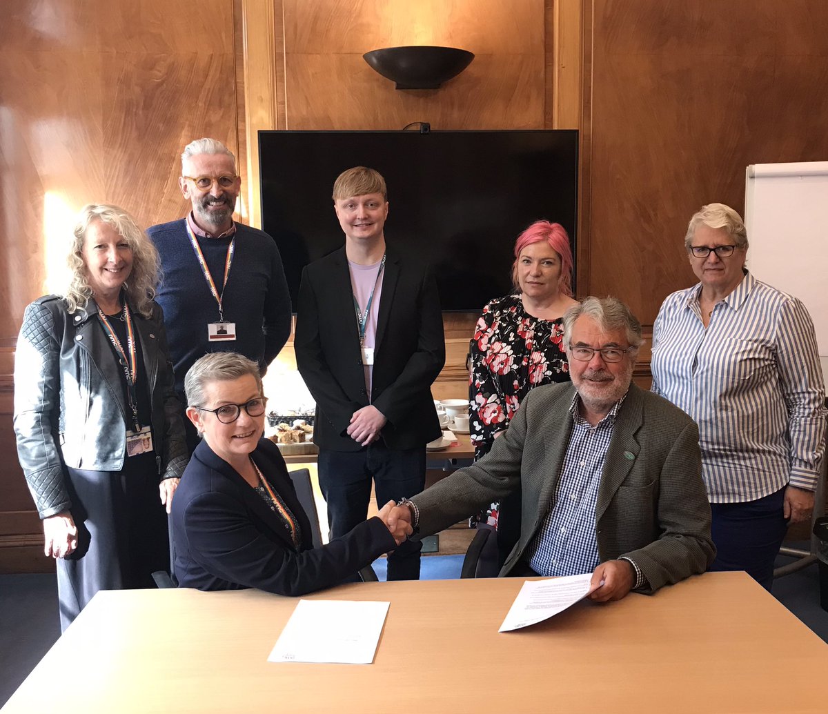 Momentous day as @nmcnews sign recognition agreement with @unisontheunion, apparently 1st professional regulator to do so. Thanks to Phil from Unison, NMC People team Laura & Fay & Unison reps Tim, Tom & Anna et al for making it happen Looking forward to working together