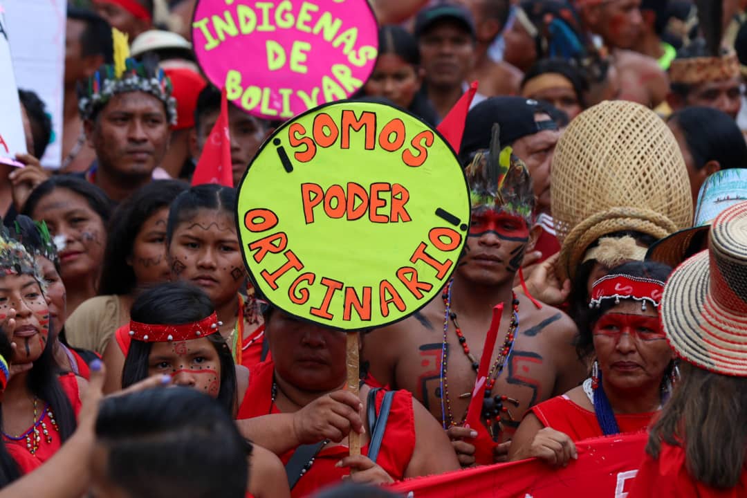 canalcultura_ve's tweet photo. Rostros de nuestras hermanas y hermanos de los pueblos originarios en las calles de #Caracas. #12Oct

 #GritoDeResistenciaIndígena 
#LaPatriaDondeEstés

Todos somos #PoderOriginario

@VillegasPoljak @minculturave https://t.co/frNA5ZCCxz