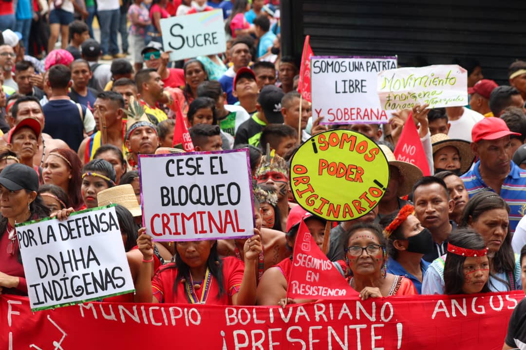 canalcultura_ve's tweet photo. Rostros de nuestras hermanas y hermanos de los pueblos originarios en las calles de #Caracas. #12Oct

 #GritoDeResistenciaIndígena 
#LaPatriaDondeEstés

Todos somos #PoderOriginario

@VillegasPoljak @minculturave https://t.co/frNA5ZCCxz