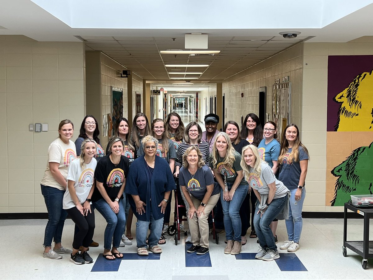 mrstaylor0's tweet photo. The best team of people to work with! @SweetAppleES @FCS_SEC https://t.co/fChTZPTAWw