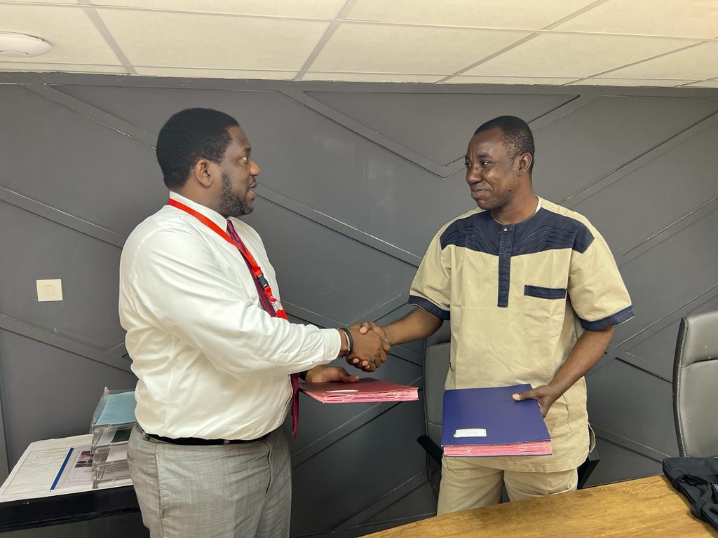 JLKONANCOFINA's tweet photo. Un partenariat a été signé entre l’Institut supérieur polytechnique et notre filiale @GROUPECOFINA du Congo. Cette collaboration dont je suis ravi et fier, vise à participer au développement du système éducatif en formant les étudiants aux métiers de la mésofinance.
#CofinaCongo https://t.co/gcUP7bVkRb
