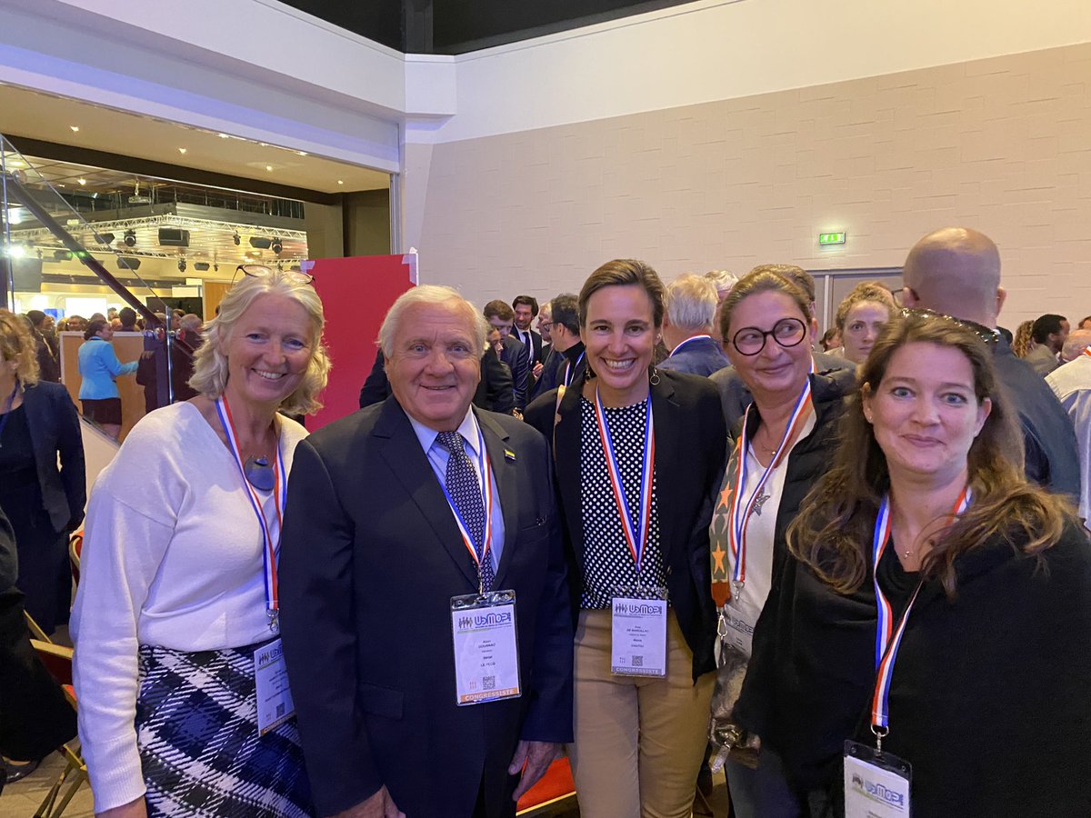 AMEyvelines's tweet image. Les élus de l’@AMEyvelines se retrouvent au salon des @MAIRES78 autour de son honorable fondateur il y a tout juste 30 ans Mr Alain Gournac. @S_HabertDupuis @aubertmh Sylvie Kayne Stéphanie de Freitas