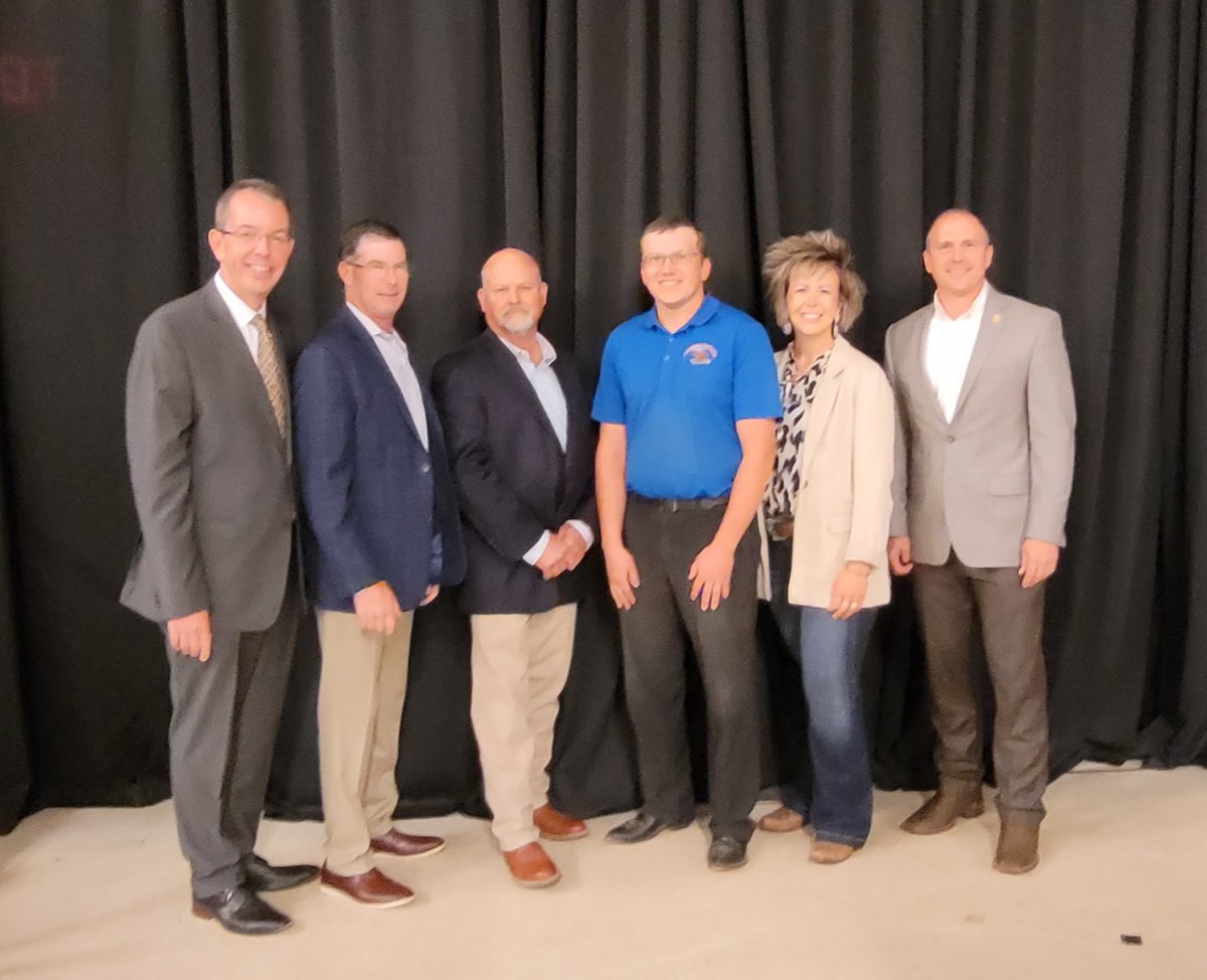 MarshallStewart's tweet photo. These food producers and leaders are currently sharing their unique experiences and expertise at the Food Producers Roundtable on how we can create a better future. #UMEngagementWeek https://t.co/wQ1eqe1FBi