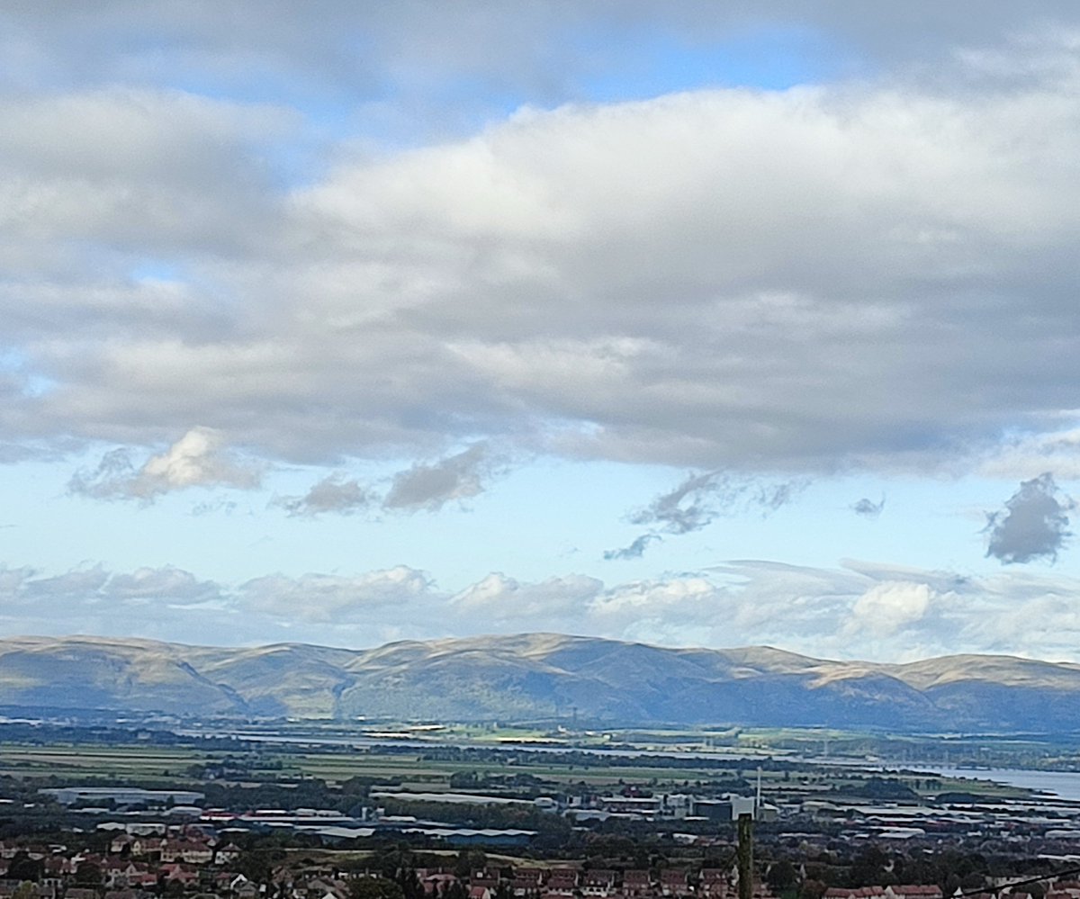 Cazcodes1's tweet photo. Currently sitting at the top of a hill wondering why my background image link in CSS won't work 😅🥴

#coding #bugs #css #html #webdesign #webdevelopment #webdev #frontenddev #frontenddevelopment https://t.co/PNZBoYVU6n