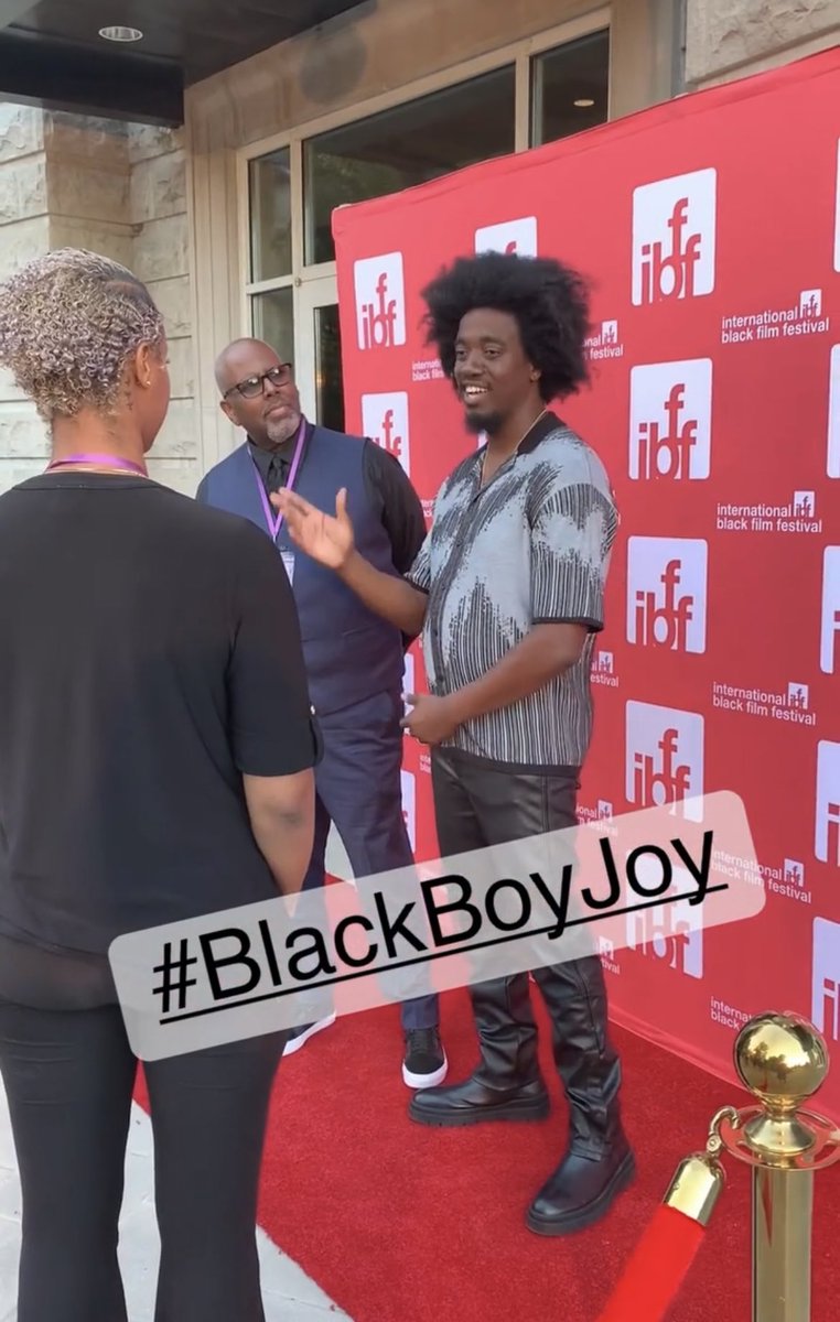 lightworksmuzik's tweet photo. #Red #Carpet event at the 2022 #InternationalBlackFilmFestival

Moments like this are forever bringing out that #BlackBoyJoy in me. https://t.co/vcQNI7a8Ba
