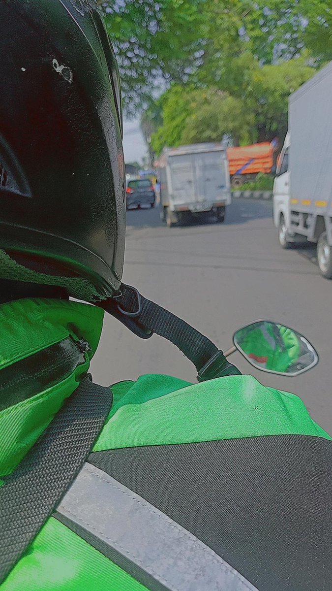 vttrnhwnd's tweet photo. hari ini pulang pergi di anter mang gojek suatu hal yg gue malesin krn kedaung-palem jauh bgt:( https://t.co/5WCgMkPFqN