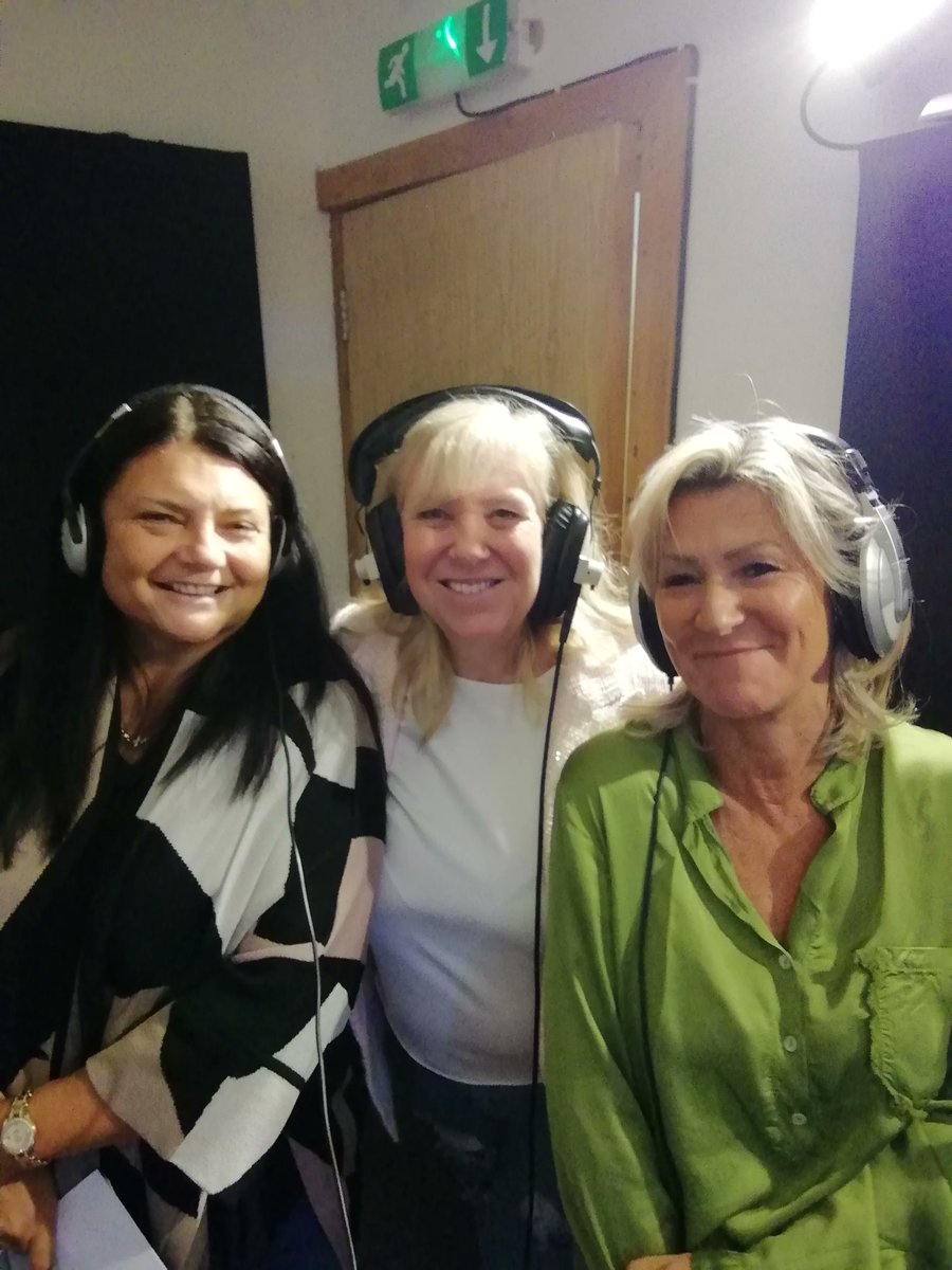 ArenaStudioUK's tweet photo. Great to have Dawn, Sharon and Fiona in Arena Recording Studio. It was Dawns birthday and so they came for some singing fun!
A good time was had by all😁👋🎤🎸
#ArenaRecordingStudio #recordingstudio #singing #recordingengineer #Crewe #Cheshire https://t.co/iDhCb7xzGy