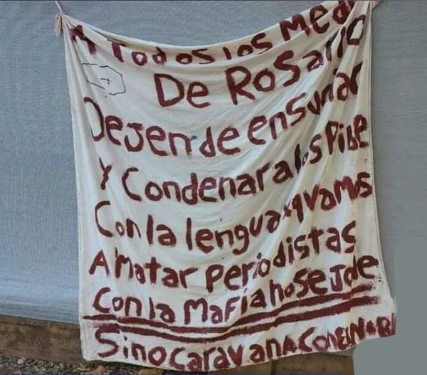 comunarg's tweet photo. COMUNICADO
Desde #COMUNA (Comunicadores de la Argentina) denunciamos y repudiamos las amenazas a varios medios de comunicación de Rosario, nos solidarizamos activamente con sus trabajadoras y trabajadores...
#ParemosLosDiscursosDeOdio
#ParemosLaViolencia
https://t.co/d56FAQxmmJ https://t.co/116uu34LIA