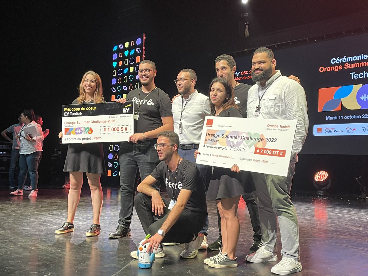 HadjAliIslem1's tweet photo. Cérémonie de remise des prix du Orange Summer Challenge 2022.
Perro : gagnant du premier prix #OSC2022 et du prix coup de coeur Ey Tunisie.
@MariemTURKY @OrangeTN_Plus https://t.co/fZV7zKJ0Vu