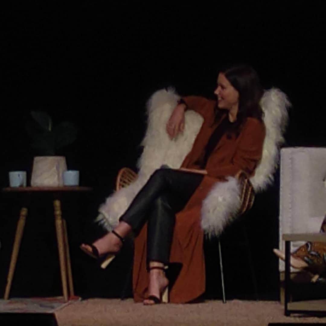 ChrissyM555's tweet photo. @SophiaBush I can’t believe this was 3 years ago! It was so exciting for me to get to meet you that year (Feb 2019) at @FWBevents and then get to see you in Seattle 8 months later. I can’t wait to see you in November! You’re an inspiration. #togetherlive #sophiabush #bdavis https://t.co/pGOraxfbB1