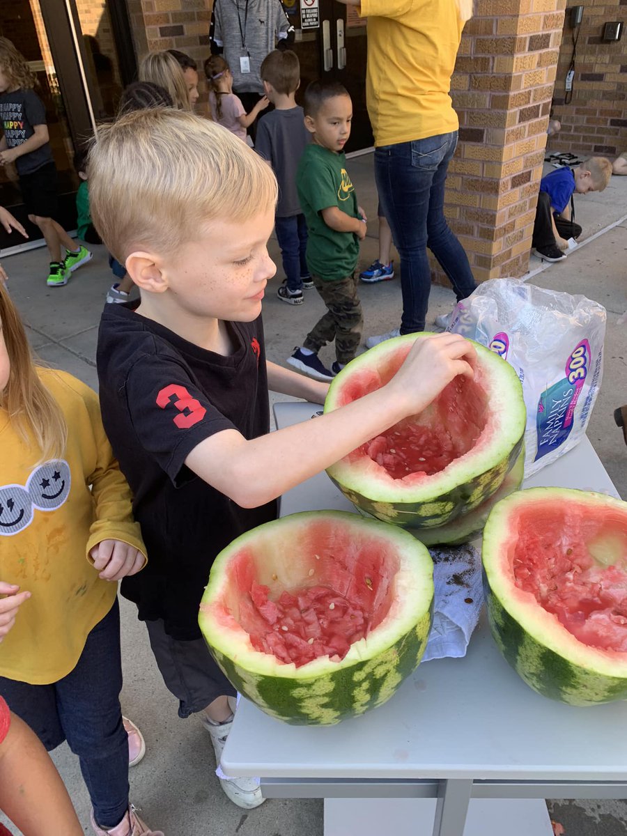 Oakdale:
It all started with a seed and ended with a feast! The students got to listen to a story, pick our watermelons, and sample our harvest! Thank you to Mr. Cusick and our student gardeners for such an amazing experience!
#gatherlearngrow
#305growsgreatness
#usd305libraries