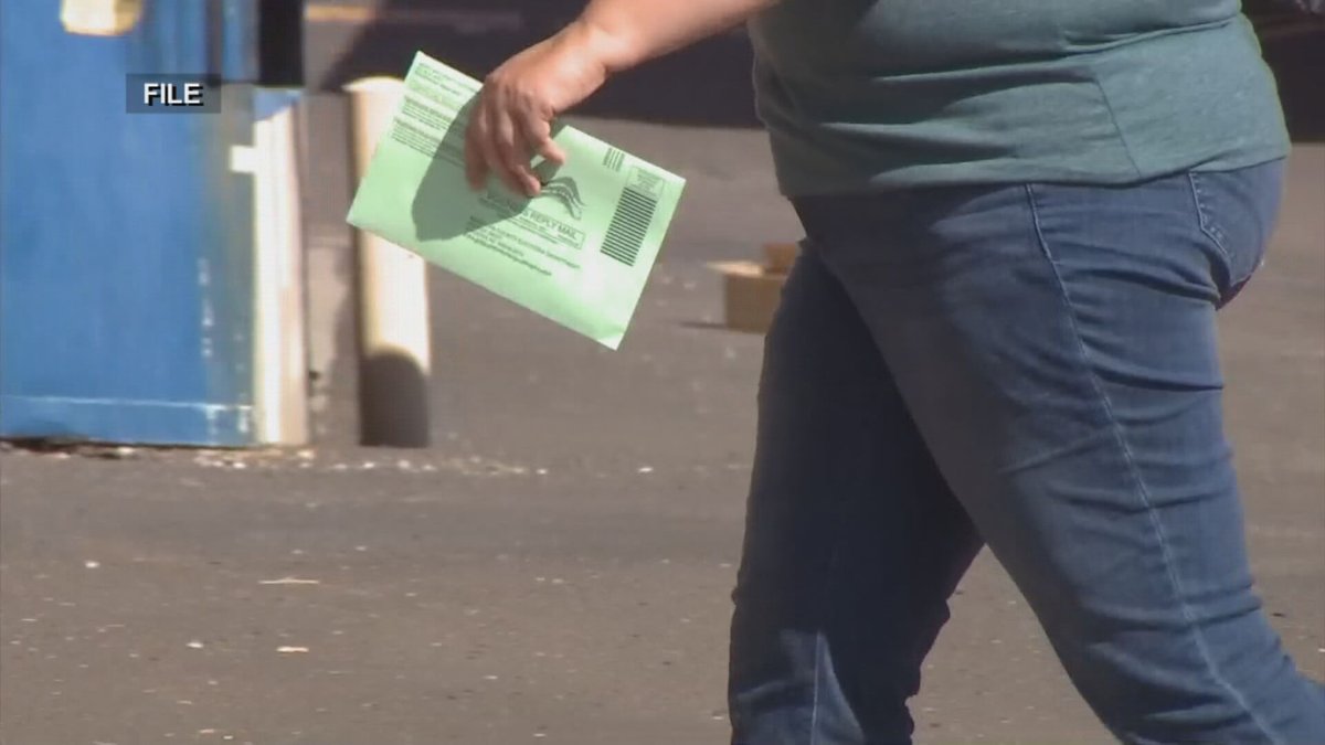 Early voting starts today, 12 vote centers open in Maricopa County: bit.ly/3CsrqHd