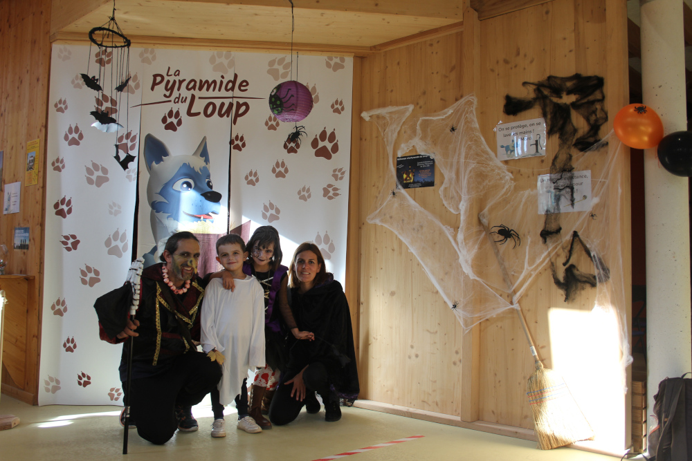 PyramideduLoup's tweet photo. Citrouilles, sorcières et fantômes vous attendent à la Pyramide du Loup... - partenariat Ensemblepourvoir89
https://t.co/iZ1qXUNeZi
Animations et goûters à la La Pyramide du Loup ! Les sorcières de la Pyramide du Loup vous guettent… Prenez garde car des gages vous attendent ! https://t.co/tvjsyA3KUc