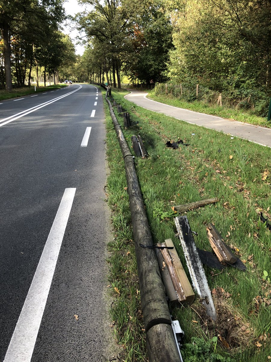 Weginspecteur Sven (@wis_sven) on Twitter photo IVM een eenzijdig 🚗💥 is de geleiderail op de #N639 hmp 13,3 ernstig beschadigd. IVM de functie en ernst van de schade zullen wij deze gelijk vervangen🔧 👷is onderweg. Tijdens🛠️ zullen wij een halve rijbaan❌ #Matig u snelheid‼️bij deze werkzaamheden‼️<a href="/RWSverkeersinfo/">Rijkswaterstaat Verkeersinformatie</a> <a href="/Brabant/">Provincie Noord-Brabant</a> IVM een eenzijdig 🚗💥 is de geleiderail op de #N639 hmp 13,3 ernstig beschadigd. IVM de functie en ernst van de schade zullen wij deze gelijk vervangen🔧 👷is onderweg. Tijdens🛠️ zullen wij een halve rijbaan❌ #Matig u snelheid‼️bij deze werkzaamheden‼️<a href="/RWSverkeersinfo/">Rijkswaterstaat Verkeersinformatie</a> <a href="/Brabant/">Provincie Noord-Brabant</a>