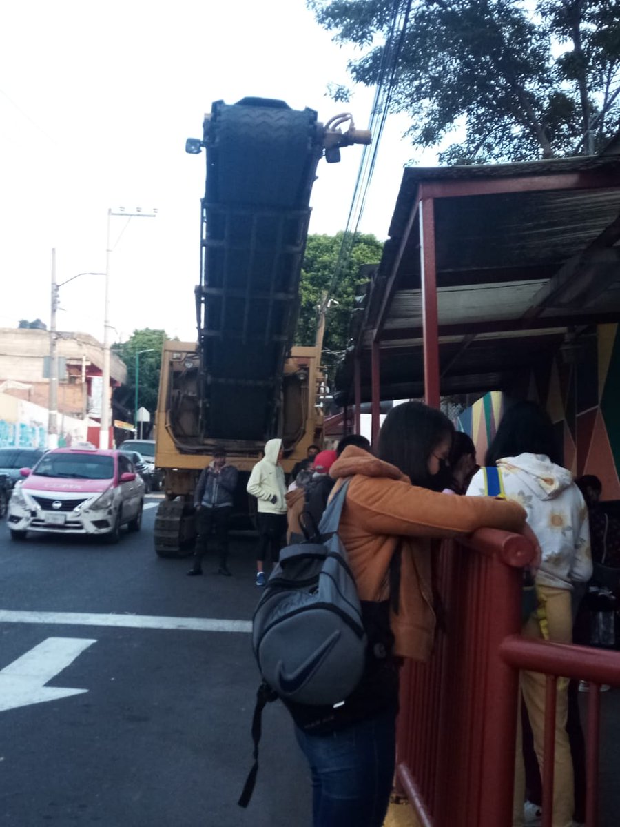 valalaoficial's tweet photo. @VigimoviCDMX #urge la retiren, no tiene placas @ALaMagdalenaC primaria Alfredo E. Uruchurtu: del rosal 58 pueblo nuevo bajo cp10640. Es #PELIGRO para nuestros niños. https://t.co/2qKlHbDGLV