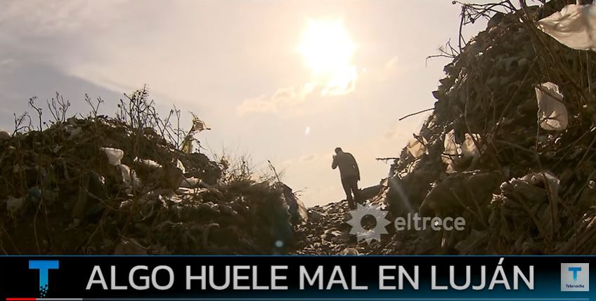 AgusEspinolaLS's tweet photo. Lo que huele mal en #Lujan son las operaciones de prensa que tienden a encubrir al poder real y los intereses que se juegan en la reconversión del basural más grande del país. https://t.co/qQ5zGjfrYK