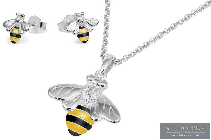 HoppersBoston's tweet photo. I'm sure these will #bee a hit 🐝❤️ #TheBeesKnees
Necklace: https://t.co/0RioKPxqAB
Earrings: https://t.co/euitu2lq66 https://t.co/qQQKHLdjDj