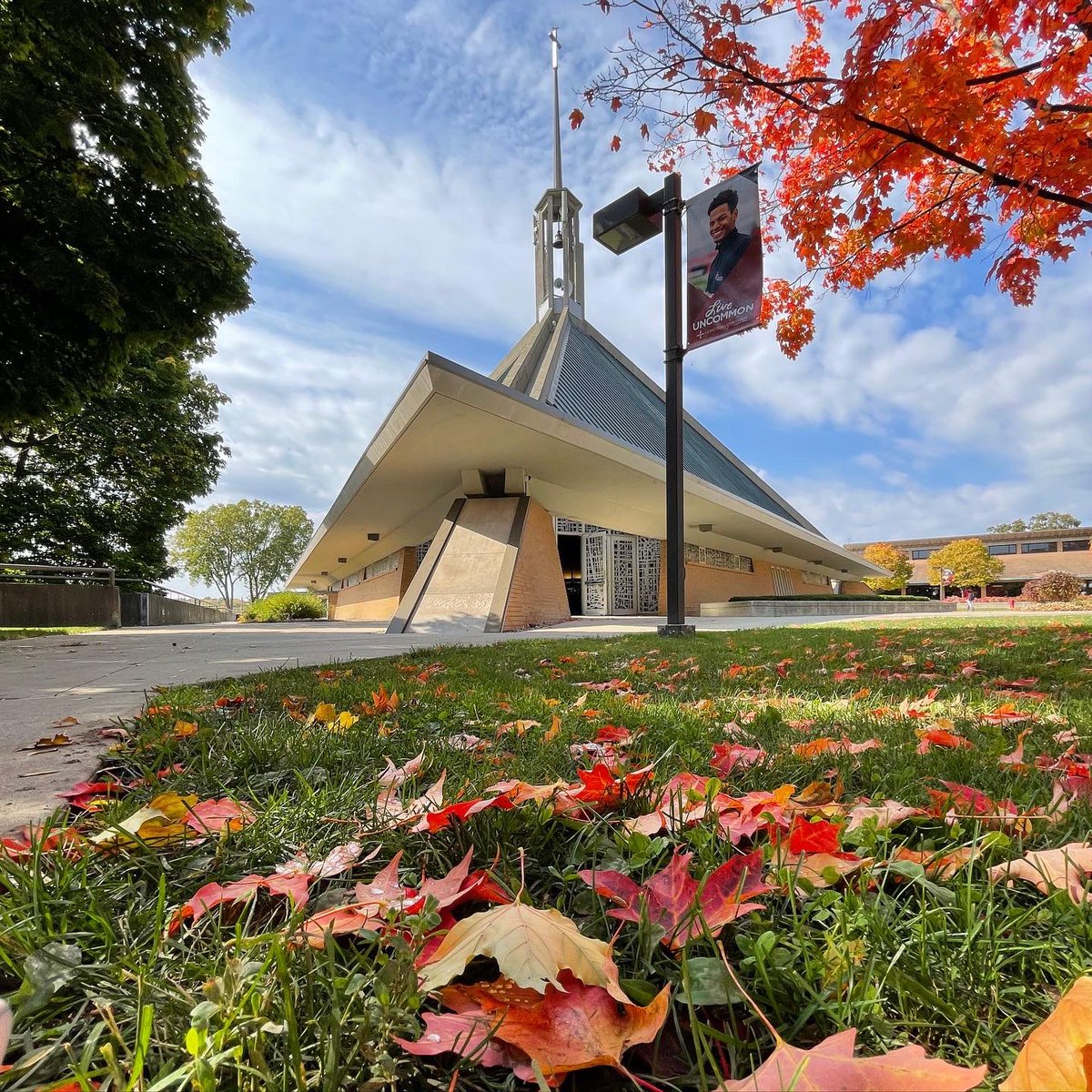 cuaa's tweet photo. There’s nothing like a walk around campus in the fall!🍂

📸: @gracehedtkee https://t.co/6olf7cSrJi