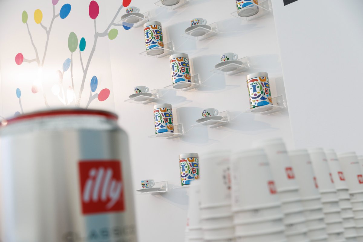 From today until October 16th, meet us at #FriezeLondon, where we continue celebrating illy Art Collection’s 30th anniversary revealing the new cups designed by the contemporary artist #PascaleMarthineTayou. Come visit us bit.ly/illyFriezeLond… #LIVEHAPPilly #illyArtCollection