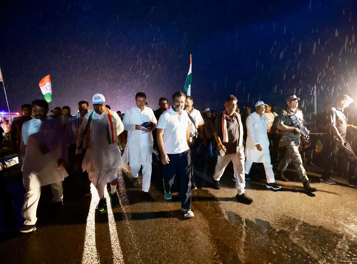Jairam_Ramesh's tweet photo. Today the 35th day of #BharatJodoYatra was easily the hottest so far, but that did not prevent tens of thousands joining in the evening. By 5 pm though clouds had gathered and rains came. That did not dampen the spirits in any way. The padayatris walked 25 kms today 1/2 https://t.co/3BdoNSuzbo