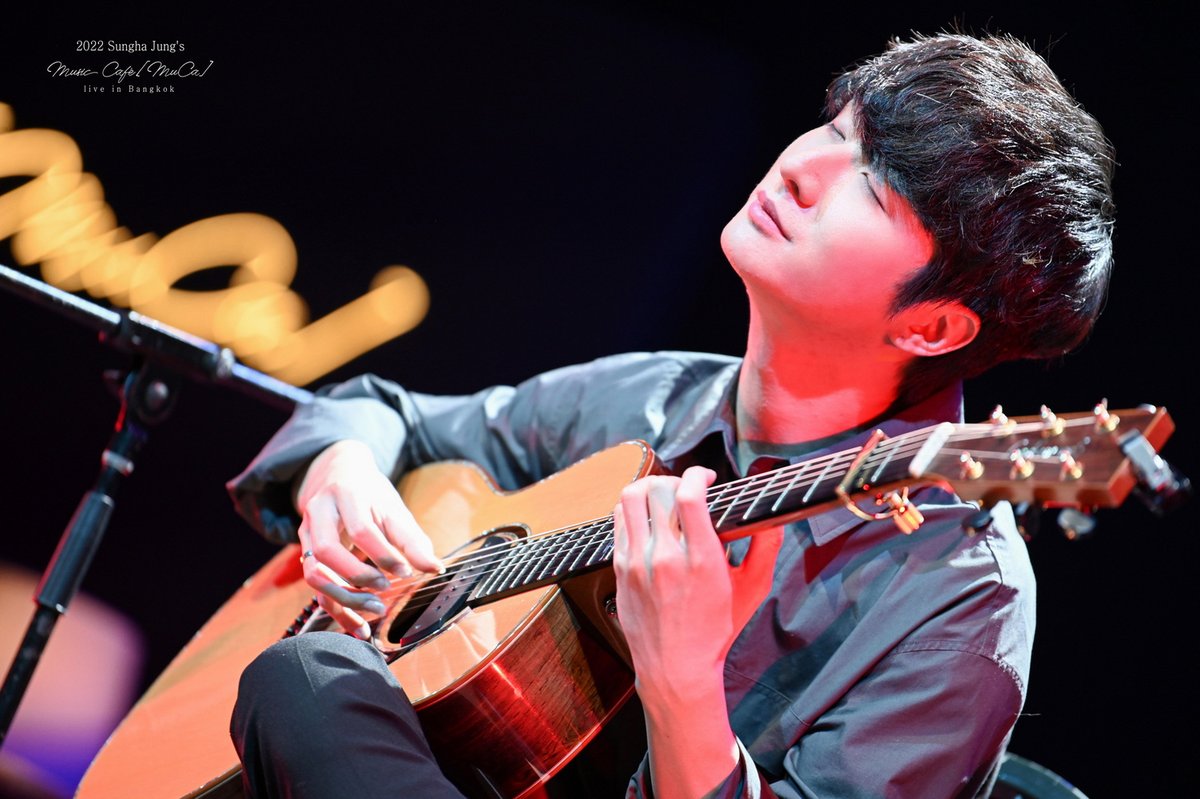 timetinggg's tweet photo. ภาพสุดประทับใจ ซองฮา อัจฉริยะนักกีตาร์ฟิงเกอร์สไตล์และแขกรับเชิญพิเศษ “โต๋-ศักดิ์สิทธิ์”  ในคอนเสิร์ต 2022 Sungha Jung's Music Café [MuCa] Live in Bangkok #SunghaMuCaLiveBKK 

#sunghajung #정성하 #โต๋ศักดิ์สิทธิ์ #TORSAKSIT
#JinCorporation #PiccoloMusicEnt https://t.co/kb6H02ukFe