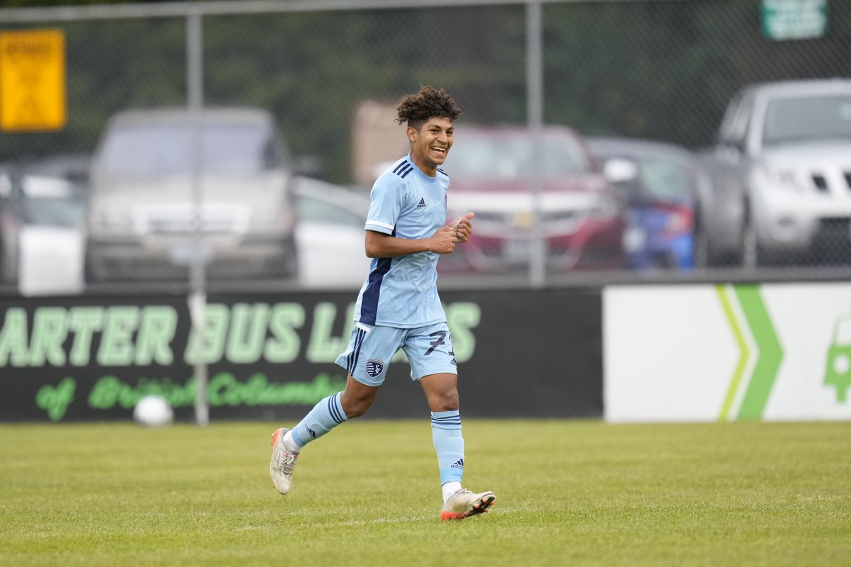 🥳🎉Happy 19th birthday to <a href="/SKCAcademy/">Sporting KC Academy</a> product Mikey Lenis!