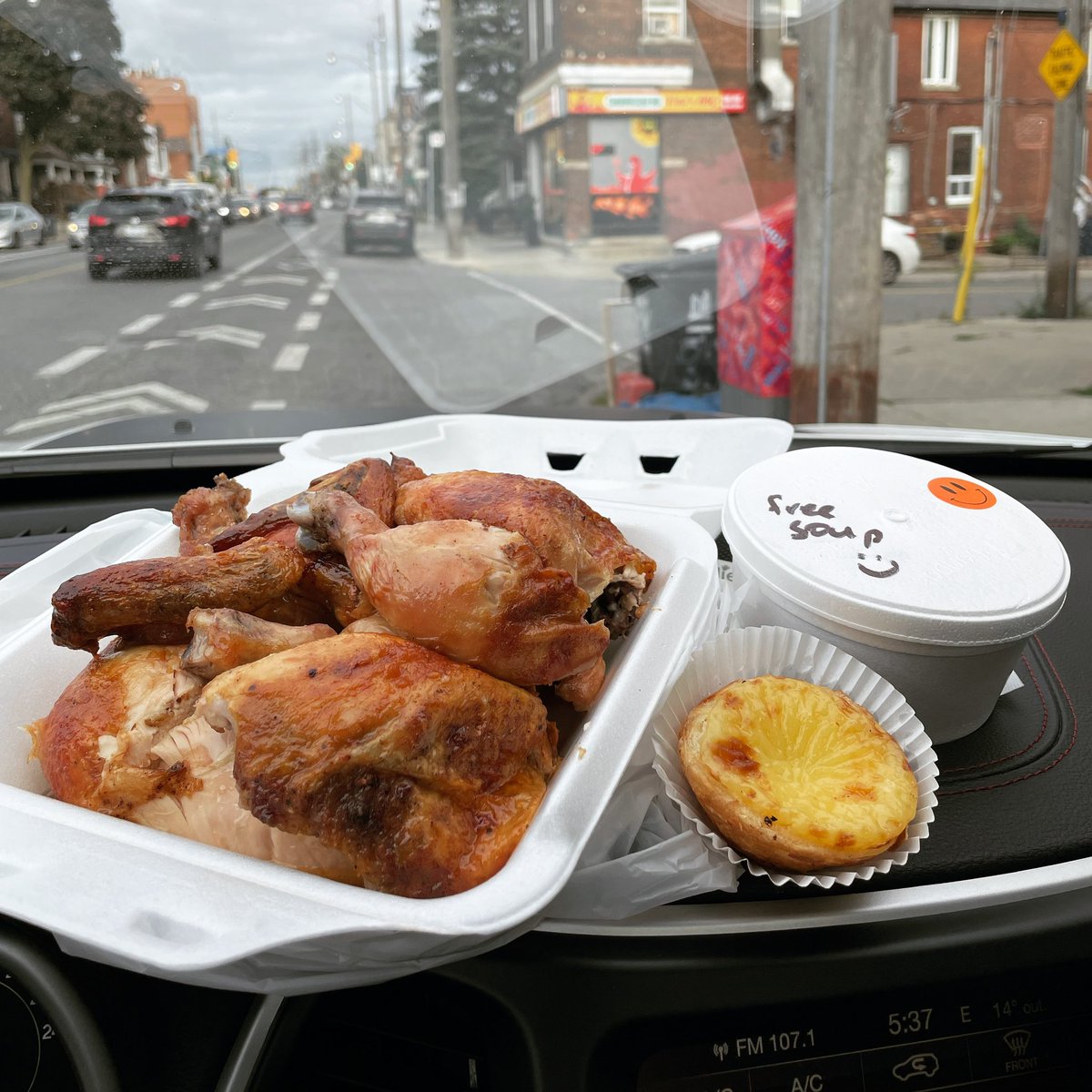 eatingyyz's tweet photo. Feeling the midweek blues and needing to get recharged with an awesome meal. Vira's BBQ #Churrasqueira at the west end on Davenport Road in #CarltonVillage always cheers me up. Try 'em now! π₯°
βΉοΈ #VirasBBQ
π 1969 Davenport Rd, #Toronto
β 416-651-5556
#takeoutto #eatingyyz https://t.co/b0TfhEzTdX