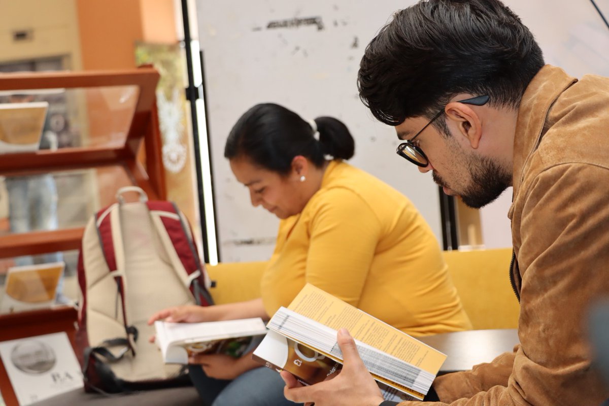 Universidaddboy's tweet photo. Lanzamiento del la cartilla y el libro del Proyecto de Investigación de Narrativa en torno al Queso Paipa como patrimonio identitario en la zona rural de Paipa. #SomosUdB https://t.co/SPiU73TMk0