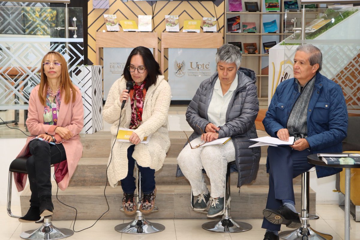 Universidaddboy's tweet photo. Lanzamiento del la cartilla y el libro del Proyecto de Investigación de Narrativa en torno al Queso Paipa como patrimonio identitario en la zona rural de Paipa. #SomosUdB https://t.co/SPiU73TMk0