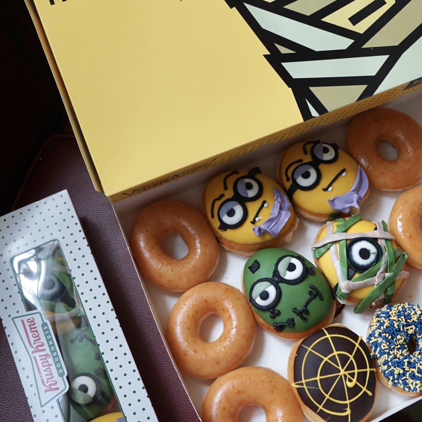 GoEatGoOut's tweet photo. โดนัทออกใหม่ ต้อนรับ HALLOWEEN 🧛🏻‍♀️👻
คริสปี้ ครีม ส่งก๊วนปีศาจ MINION MONSTERS ออกมากันแล้ว ‼️
.
#Krispykremethailand
#KrispykremeTH
#KrispyKremeMinionMonsters
#จอยได้อร่อยด้วย
#goeatgoout #eating #donut #โดนัท #halloween #ฮาโลวีน https://t.co/WGl8djw9Hr