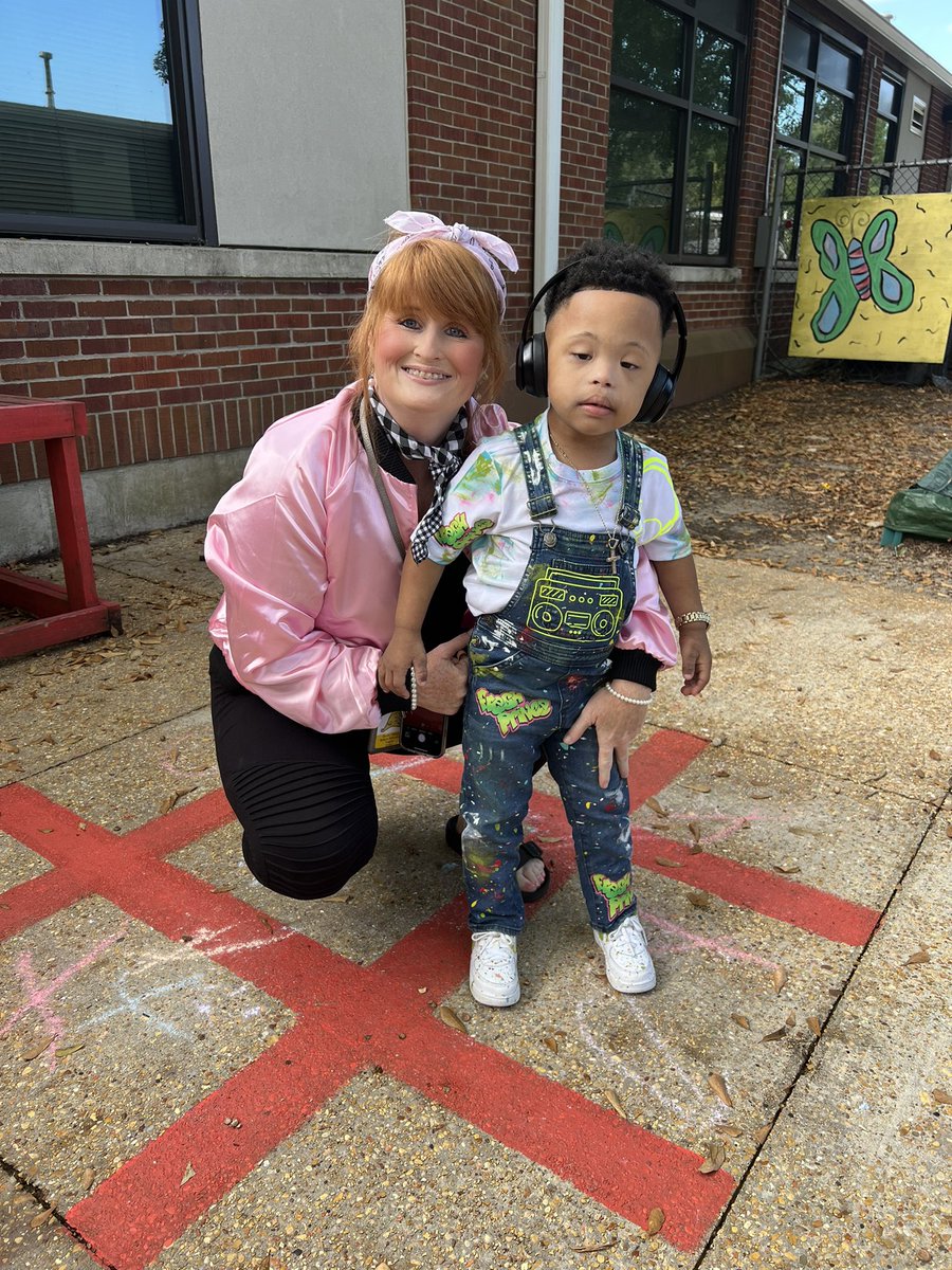 ecectupelo's tweet photo. Mrs Dover’s class loving outside centers! #tosd https://t.co/mdLcNVbQRK