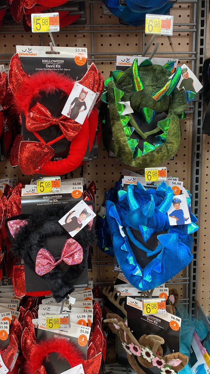 SifreMichelle's tweet photo. πΈπGM!!!!!!ππΌππ
As I look around, all I can see is #daringdragon #veryveryveryveryblackcat
#gratitudegorilla
#resilientreddevil
π
How about some costumes for next year!!!!πor next, next!!πππΌπ
πExcited for all the possibilitiees!π₯°
@veefriends @garyvee https://t.co/XQN0Ov0ZUZ