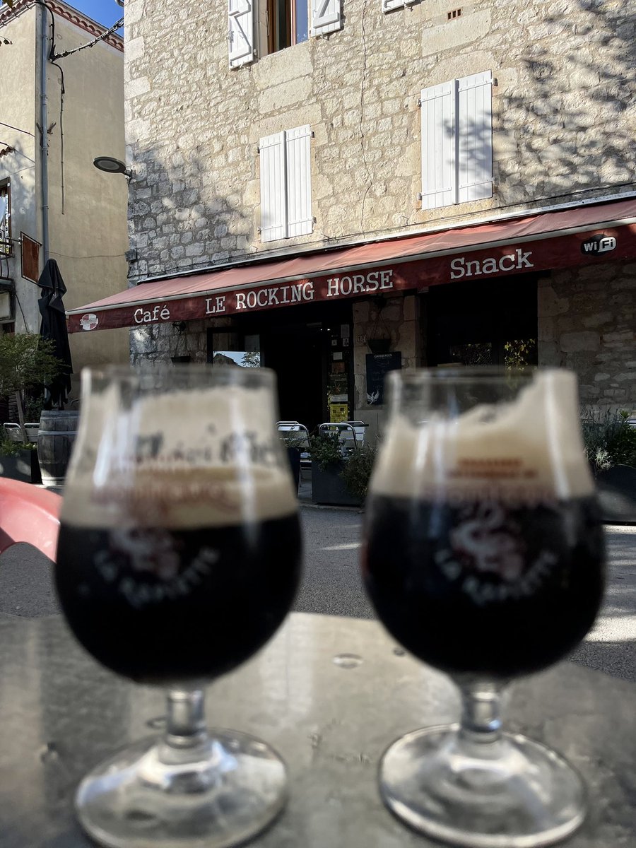 #Guinness #Stout #LeRockingHorse #Montcuq #BeerLover #CraftBeer #Beer #BeerByPhilippe
On the way back from Cahors, a last refreshment in Montcuq at Le Rocking Horse!