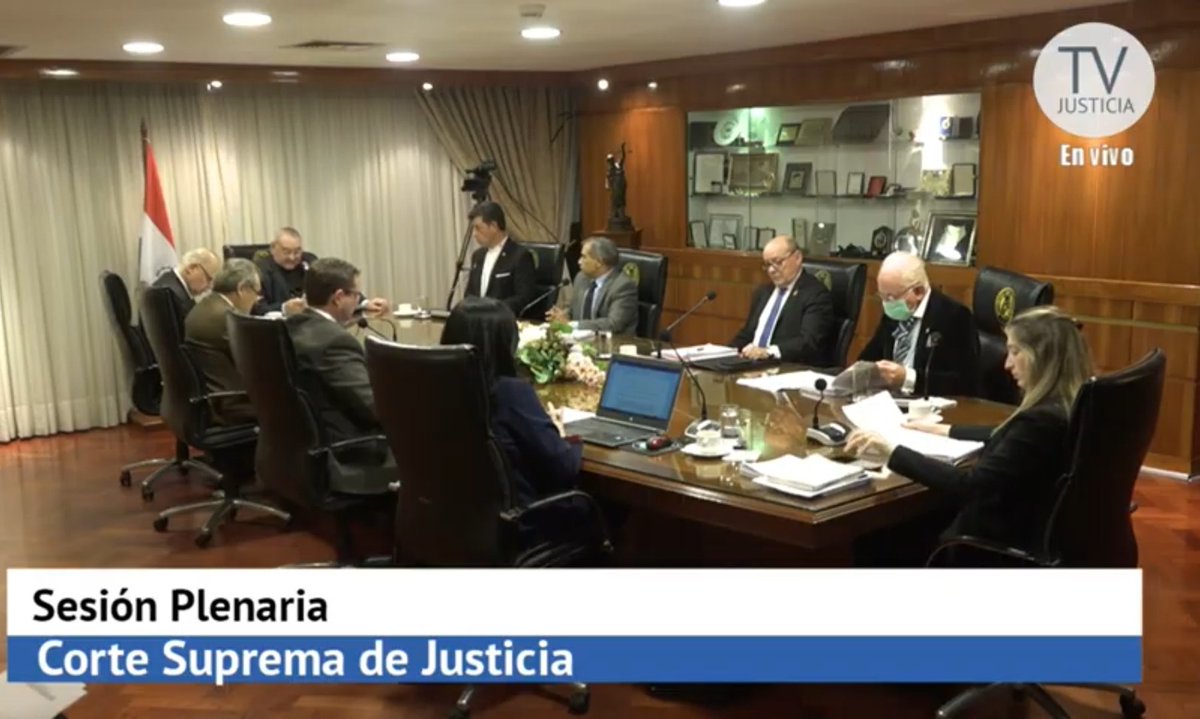 PerlaSilguero's tweet photo. #AHORA El pleno de la Corte resolvió reincorporar en el cargo al juez de Hernandarías, Nelson Ojeda Quintana, quien había sido destituido por el @Jem_py 

La Corte había admitido su acción y suspendido los efectos de la resolución del JEM https://t.co/iAWihSS1NL