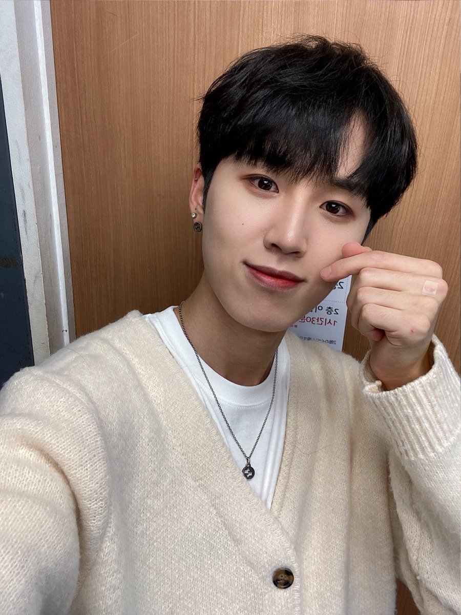 HourlyBlklvl's tweet photo. ♡ 🌸 ♡ Younghoon ♡ 🌸 ♡
#BLACK_LEVEL #블랙레벨 @Blacklevel_twt #Younghoon 
 https://t.co/m5BWzZvfO6