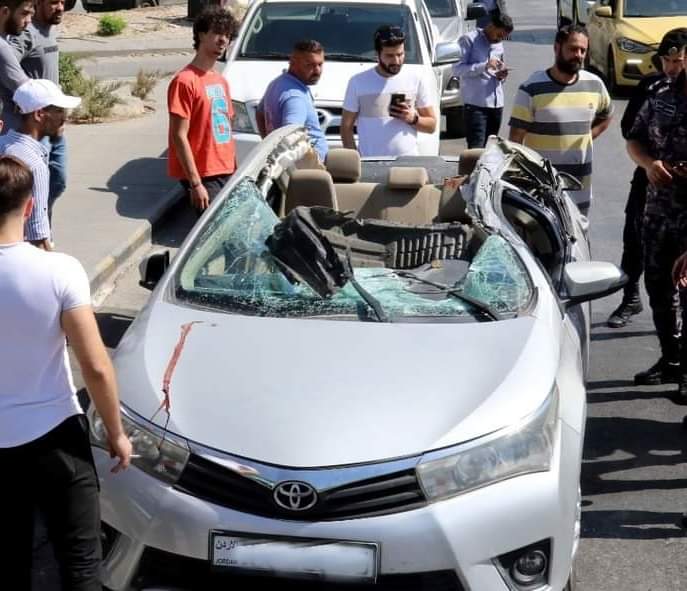 zaeem16064429's tweet photo. هذه سيارة السيده اللي توفيت اليوم بحادث دوار الكيلو 
 بعد أن سحقتها سيارة قفزت من الإتجاه المعاكس وسحقت رأس السيدة معها رحمها الله السيدة كانت ضحية بمعنى الكلمة للسرعة الجنونية التي كان الشاب الآخر يقود بها والتي قدرها بعض الحضور بأكثر من 150 كيلو متر داخل النفق ..  #الأردن https://t.co/W97oI4gUrj
