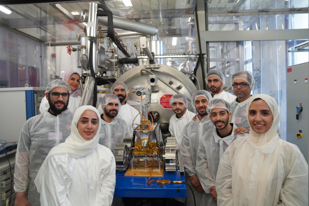 نشكر فرق العمل في مركز محمد بن راشد للفضاء على الجهود الكبيرة في إنجاز "المستكشف راشد" ... ونعلن نجاح المرحلة النهائية من الاختبارات الخاصة بالمستكشف في أول مهمة عربية من نوعها ... وجهتنا المقبلة سطح القمر