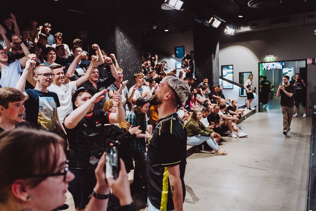 projectvgg's tweet image. WER VON EUCH HAT BOCK AUF PROJECT V LIVE ACTION? 

Unser Splitfinale rückt immer näher und auch dieses Mal sind wir vom 11.-13.11. im @xperion_germany am gewinnen, zocken und connecten! 🎉

Für alle, die dabei sein wollen, gibt es Tickets hier zu finden: bit.ly/3ExuX9P