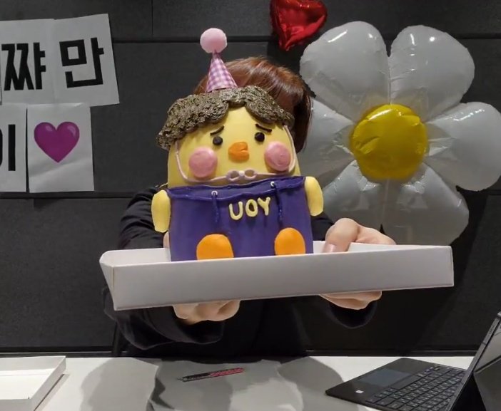 btsqtsarchive's tweet image. HAPPY BIRTHDAY JIMIN 🥳🎊🎉
#HappyBirthdayJimin