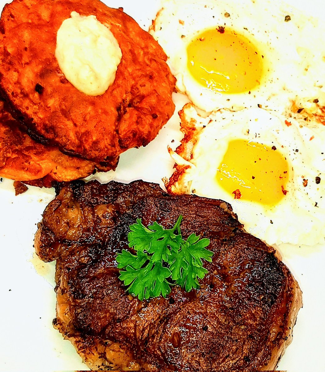 FoodieGrizzly's tweet photo. Steak n Eggs Breakfast 
▪︎Grilled Ribeye 
▪︎Savory Sweet Potato Griddle Cakes w/ Horseradish Cream Sauce 

#FoodPhotography #Foodie
#YummyliciousChef #Food https://t.co/L89bcVbsHk