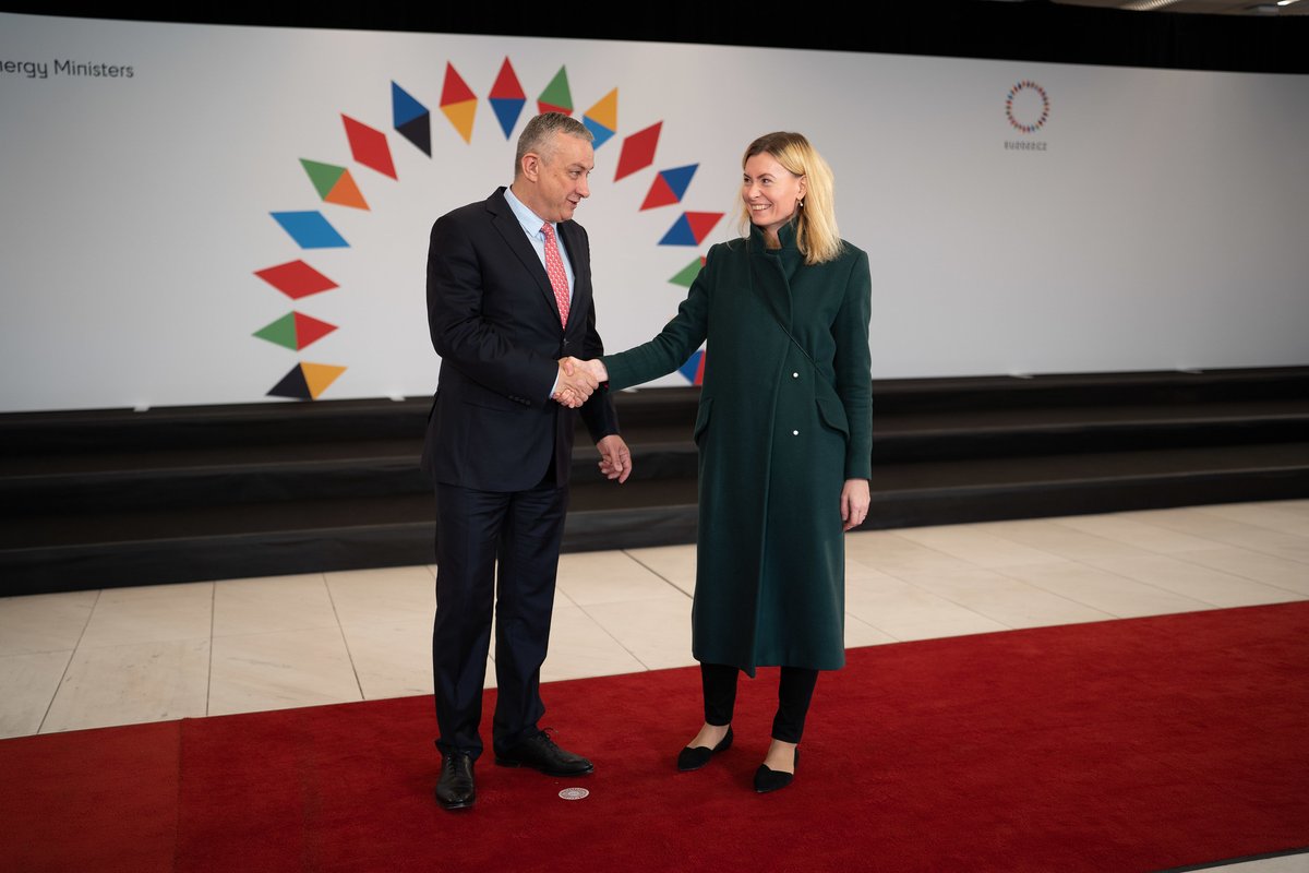 The #EU 🇪🇺 energy ministers met today in Prague to discuss the possible further actions on energy prices and security of supply. The EU Commission will introduce a new package next week.