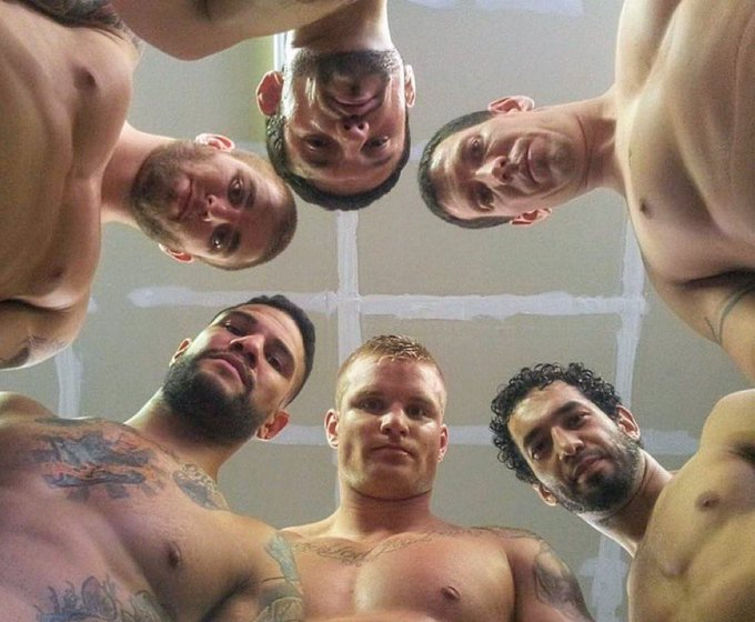 xxxknightmenxxx's tweet photo. Como me gustaría estar debajo y cumplir esa fantasia que la quiero realizar si o si y ver como  disfrutan  de principio a fin los que están viéndome  desde abajo  como les saco hasta su tiempo de excitación #morboentrehombres #varonilsoy #policiasoy  #oficialgay https://t.co/lGWibHIGmH