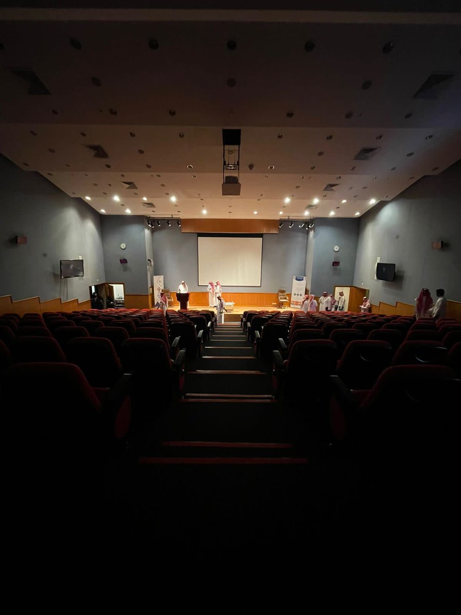 WejdanHussein's tweet photo. #جامعة_الملك_فيصل تعني لي الكثير ويستمر الأثر حتى بعد التخرج ، وشرف كبير كوني بينكم بنمط مختلف وفيلم سعف يفتتح نادي السينما التابع لعمادة شؤون الطلاب وكل التوفيق لكم . @KFU_st_affairs @cm_kfu https://t.co/vddAH2vR7X