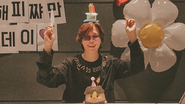 miniesdiary's tweet photo. birthday boy 🐥🎂⭐️ https://t.co/Sa5vxSfDSg