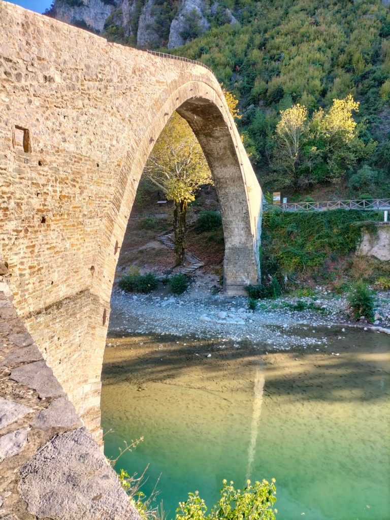 Meeting INCULTUM pilot in Greece, in the valley of Aoos river <a href="/incultum_eu/">INCULTUM - H2020 project</a> <a href="/TheHighMountai5/">The High Mountains</a> #konitsa #culturaltourism #sustainabletourism - digitalmeetsculture.net/article/meetin…