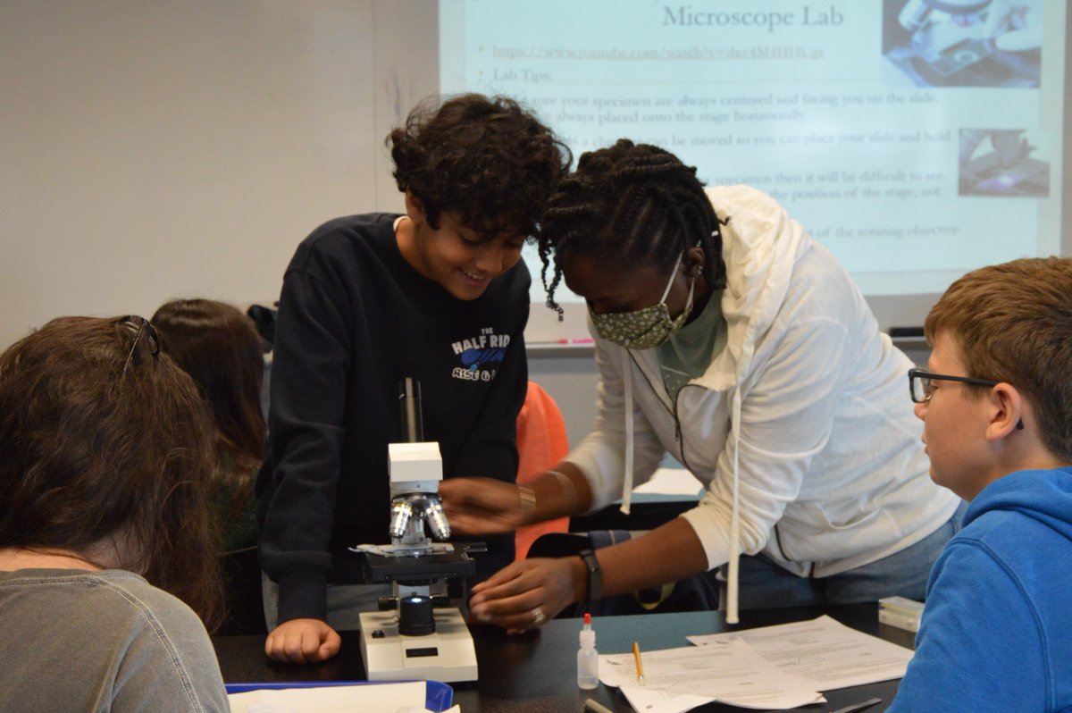 BASISIndBK's tweet image. What a pleasure to stop by Ms. Thorne's biology lab this morning at our Upper School campus. #scientistsatwork #microscopelab #teachersmakeadifference
