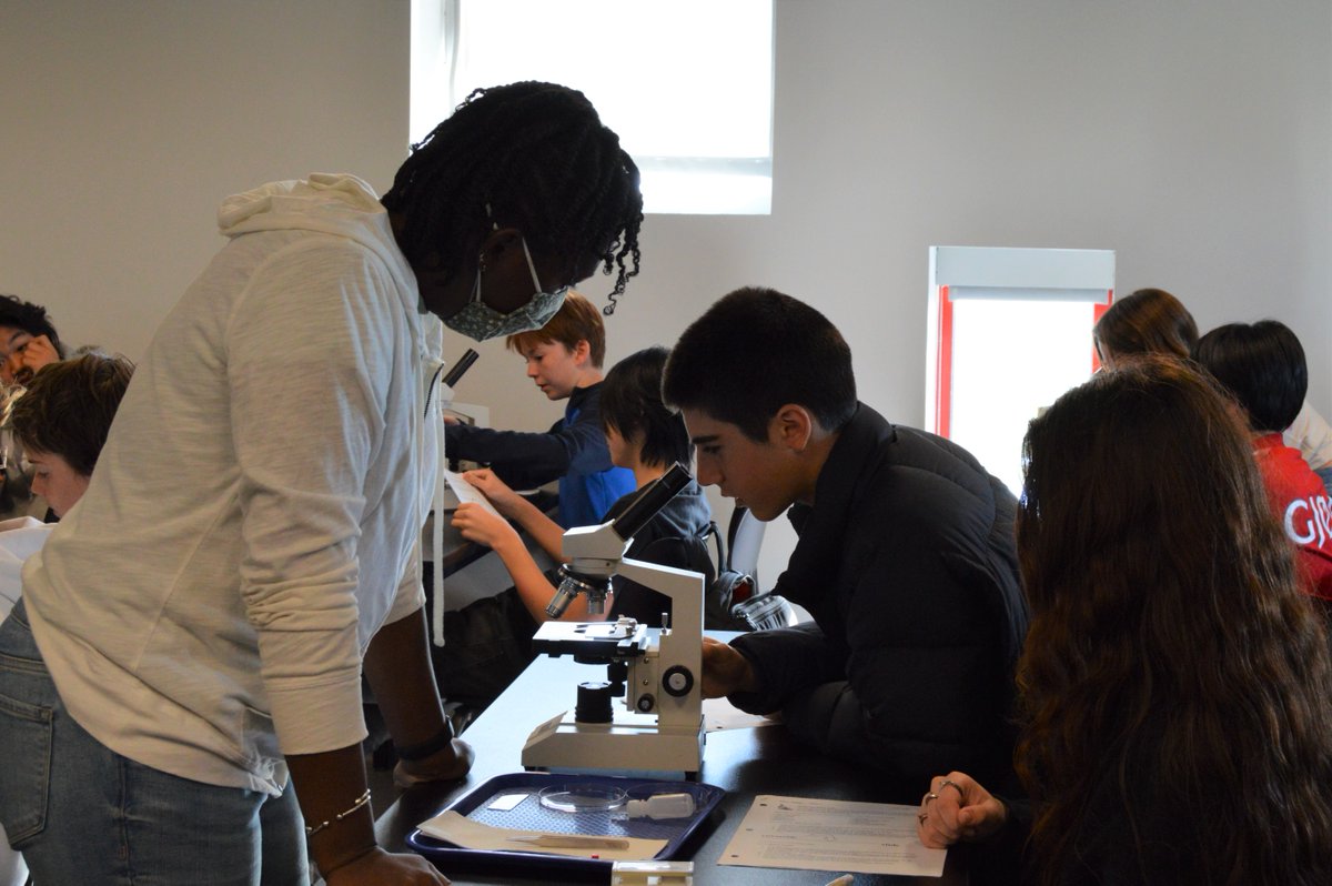 BASISIndBK's tweet image. What a pleasure to stop by Ms. Thorne's biology lab this morning at our Upper School campus. #scientistsatwork #microscopelab #teachersmakeadifference